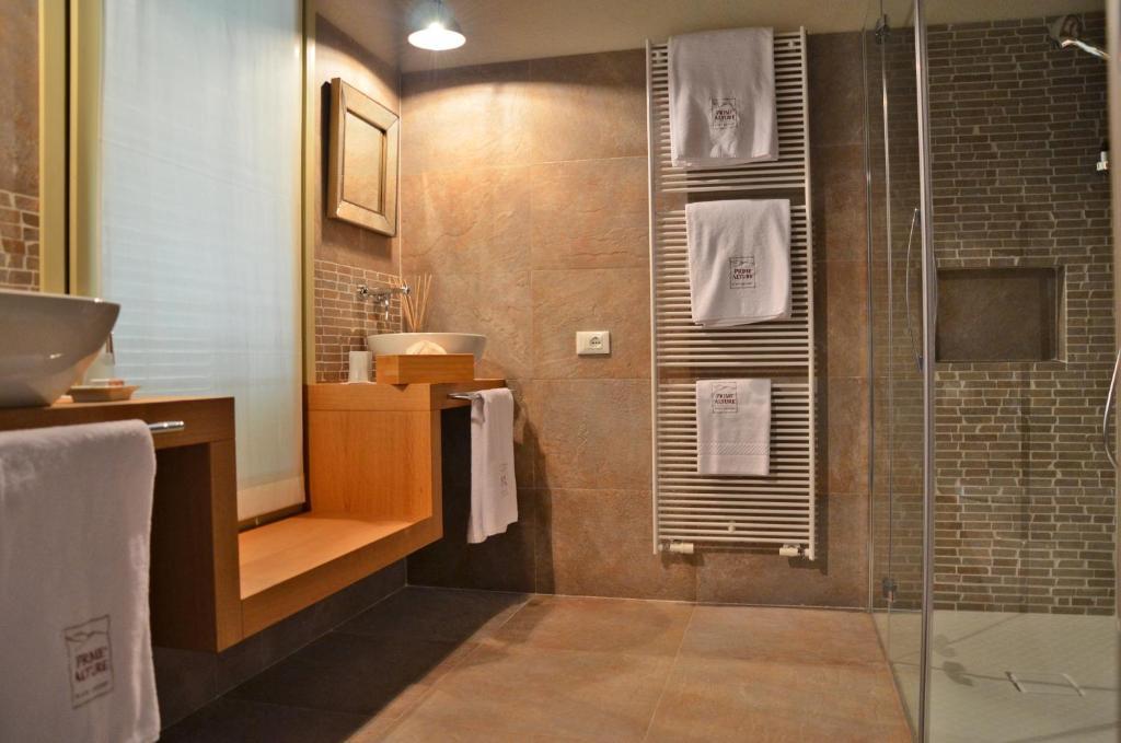 Prime Alture Wine Resort Casteggio Room photo